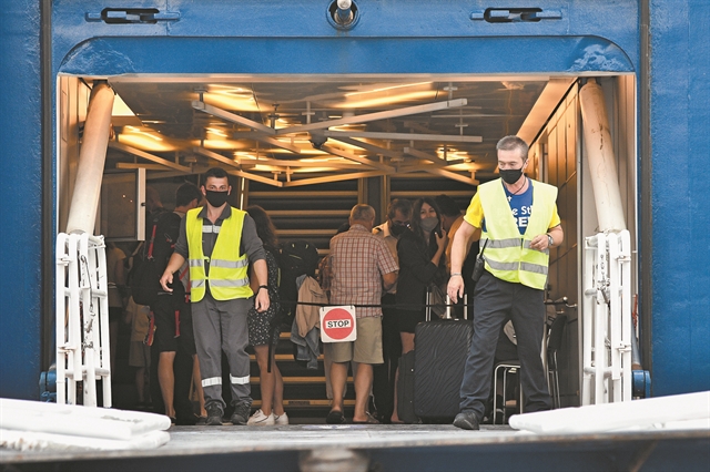 Πτώση 49% της ακτοπλοΐας