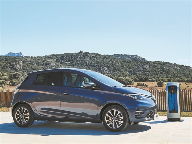 Στροφή στα μικρά, φλερτ με τα ηλεκτρικά