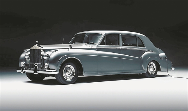 Βάζει στην πρίζα και αντίκες!