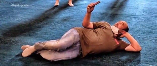 Εικόνες βεβήλωσης στην Αγία Σοφία: Από τους μουσαμάδες, στις selfies της ντροπής