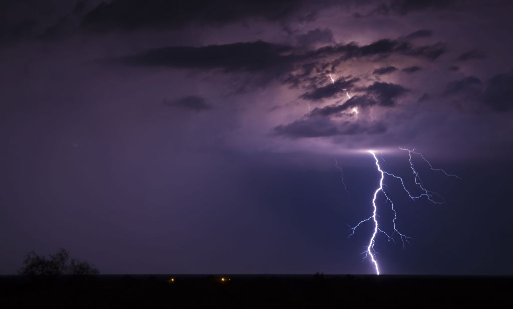 Κακοκαιρία: Ισχυρές βροχές και χαλαζοπτώσεις – 9.900 κεραυνοί στη βορειοδυτική Ελλάδα