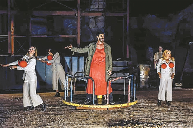 Η παιδική χαρά των «Βακχών» στήνεται στο «Σχολείο» του Εθνικού Θεάτρου