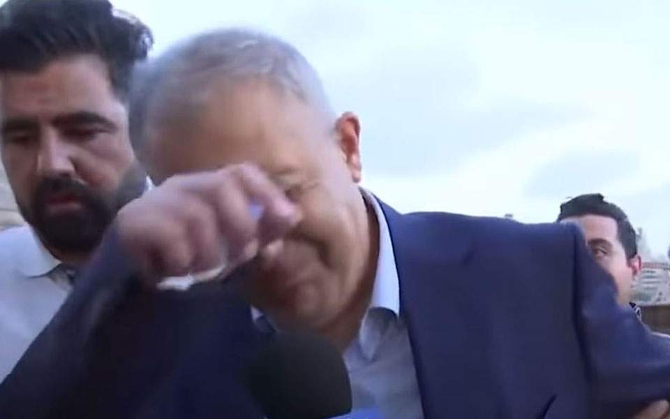 Βηρυτός: Ξέσπασε σε κλάματα ο κυβερνήτης αντικρίζοντας την καταστροφή