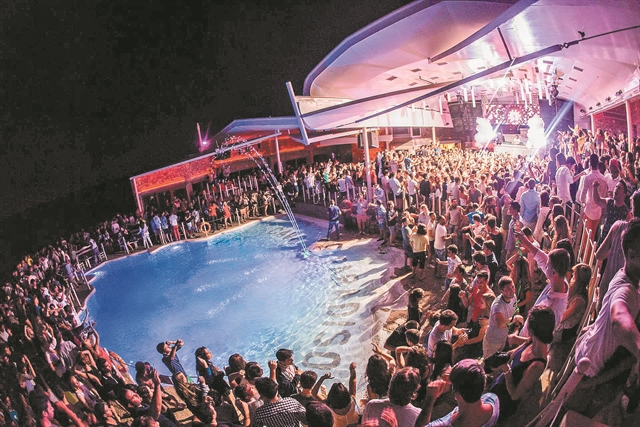 Oταν όλοι χόρευαν ξέφρενα στο «Cavo Paradiso»…