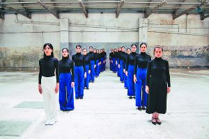 Οι chόres της Μαρίνας Σάττι σε μελωδικές πολιτισμικές μείξεις