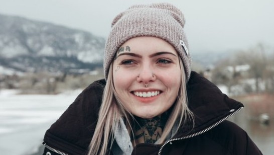 Αυτοκτόνησε η Ντέζι Κόουλμαν: Είχε γίνει ντοκιμαντέρ η συγκλονιστική ιστορία βιασμού στα 14 της