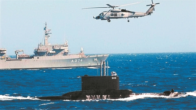 Οκτώ στόλοι σε απόσταση βολής από το «Ορούτς Ρέις»