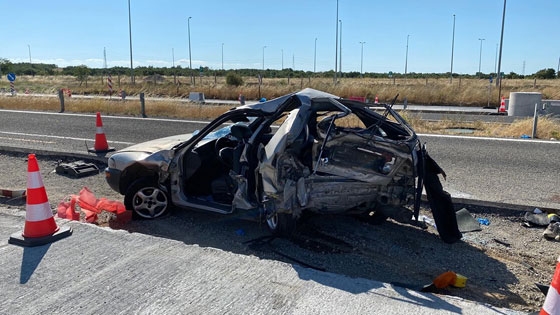 Συνταρακτικές εικόνες από το σημείο του δυστυχήματος – Είχαν στοιβάξει 12 άτομα στο μοιραίο όχημα!