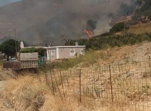 Αναζωπυρώθηκε η φωτιά στα Χανιά – Εκκενώθηκε προληπτικά οικισμός