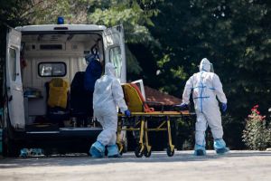 «Βόμβες υπερμετάδοσης» τα γηροκομεία – Γιατί ανησυχούν οι ειδικοί