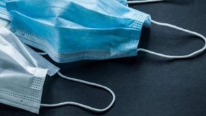 Γιατρός διαλύει τους μύθους για τις μάσκες και το οξυγόνο