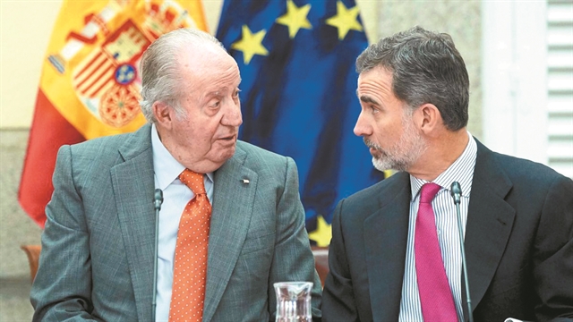 Η Κορίνα, ο ελέφαντας και ο χαρτοφύλακας