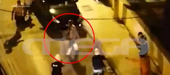 Επίθεση με τσεκούρι στην Καλλιθέα: Με σοβαρά τραύματα νοσηλεύεται η 54χρονη