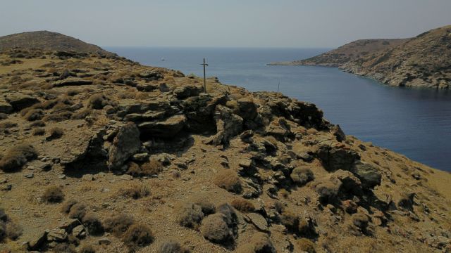 Φωτιά στην Κύθνο κοντά σε βιομηχανικές εγκαταστάσεις