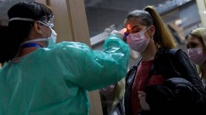 Θα ζήσουμε πολλά χρόνια με τον κοροναϊό – Τι φοβούνται και σε τι ελπίζουν οι επιστήμονες