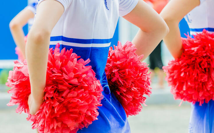 Cheerleading στα ελληνικά σχολεία ή ακραίος σεξισμός από το παράθυρο;