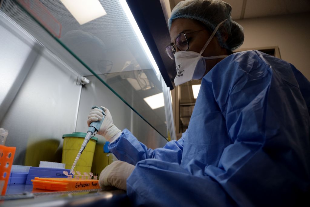 Με χρονοκαθυστέρηση τα τεστ για τον ιό