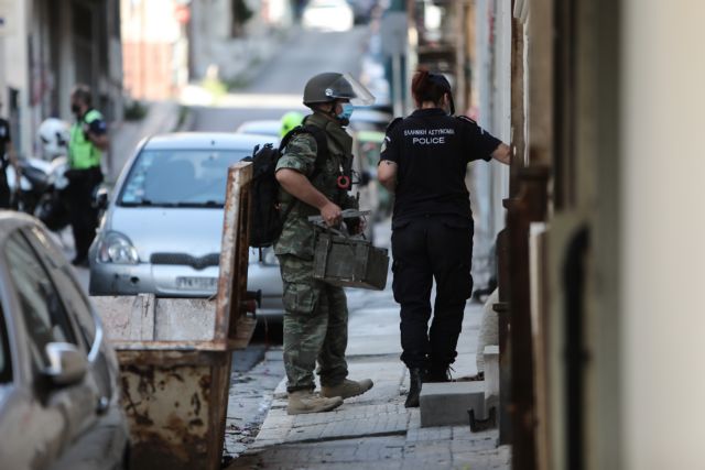 Εξάρχεια: Βρέθηκε χειροβομβίδα σε πατάρι διαμερίσματος