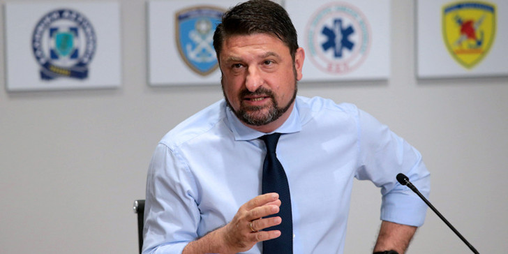 Κοροναϊός : Στις 15:30 η έκτακτη ενημέρωση Χαρδαλιά για τα νέα μέτρα – Τι εξετάζει η κυβέρνηση