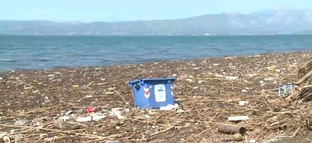 Πλημμύρες στην Εύβοια: Κλειστές οι παραλίες σε Δήλεσι, Χαλκούτσι και Ωρωπό