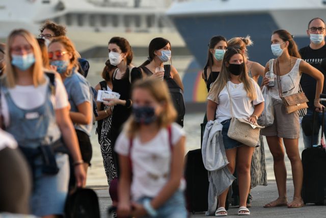 Αυξημένη κίνηση στο λιμάνι του Πειραιά