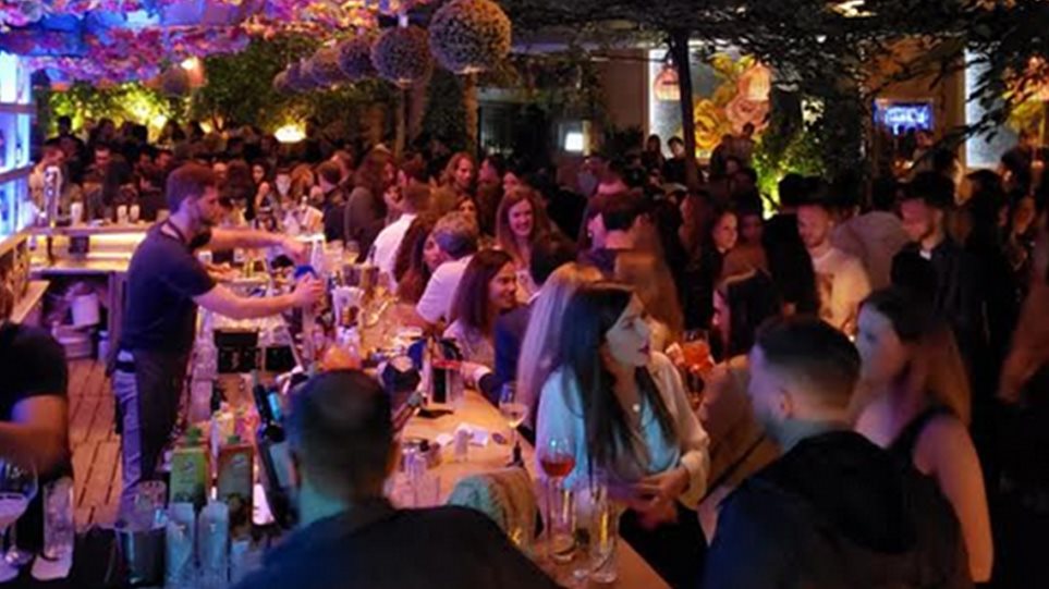 Κοροναϊός: Τι αλλάζει στη διασκέδαση -Τέλος το ποτό στα όρθια, καλεσμένοι με μέτρο στους γάμους