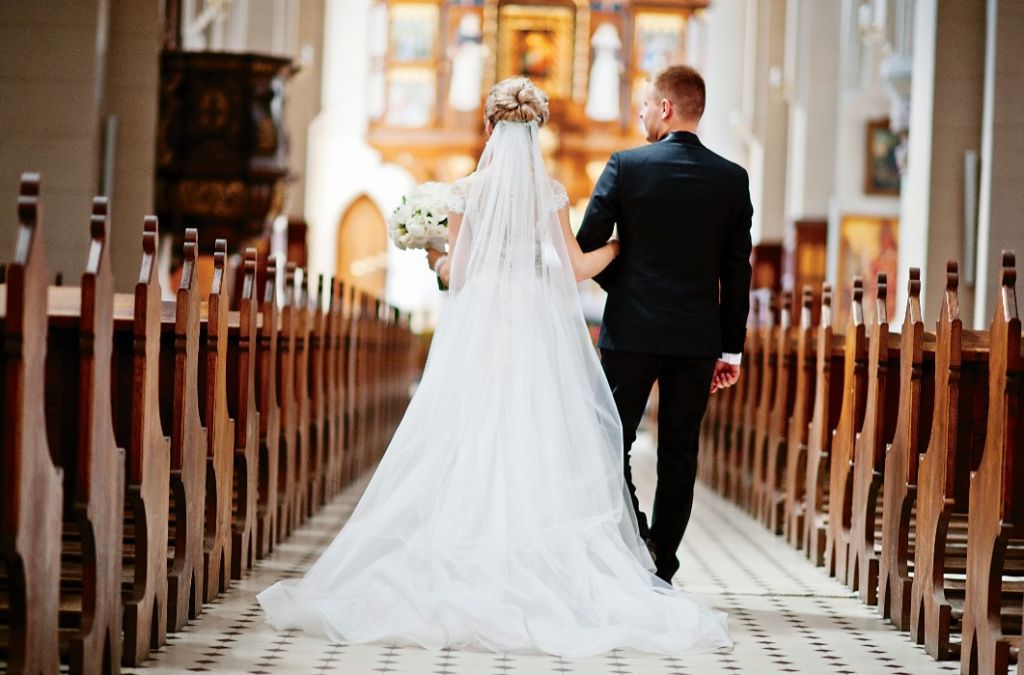 Κοροναϊός: Πρόστιμο 150 σε κάθε καλεσμένο σε υπεράριθμο γάμο ή βάπτιση