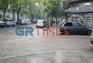 Κακοκαιρία «Θάλεια»: «Άνοιξαν» οι ουρανοί στη Θεσσαλονίκη