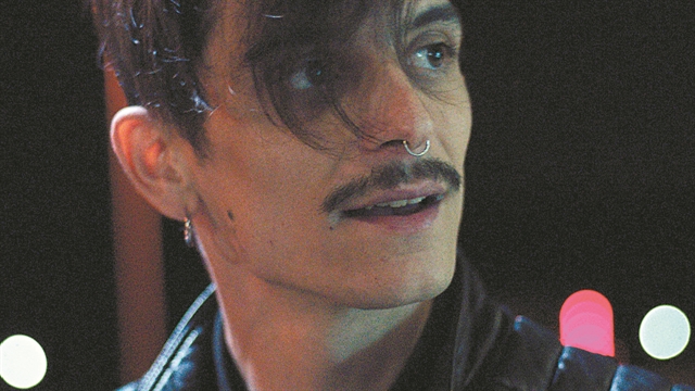 Το Velvet Bus κάνει στάση στις Κυκλάδες