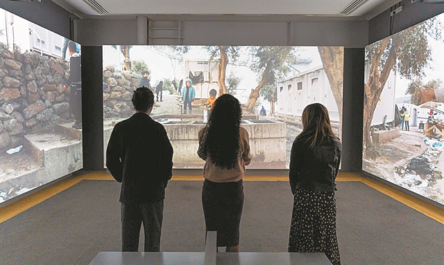 «Χρονομηχανή» δείχνει συγκλονιστικές εικόνες προσφύγων στη Μόρια