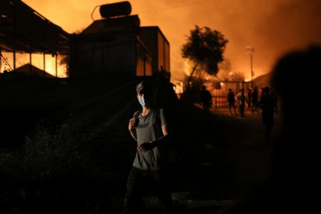 Πέτσας: Σε κατάσταση έκτακτης ανάγκης κηρύσσεται η Λέσβος – Στάχτες το ΚΥΤ της Μόριας