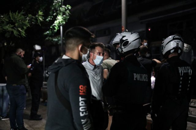 Συνεχίζεται η «μάχη της πλατείας» – Περιπολίες της ΕΛ.ΑΣ. με ηχογραφημένο μήνυμα