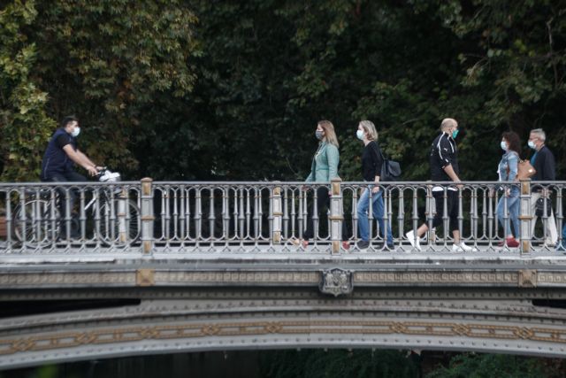 Παγώνη στο MEGA: Χρειάζονται μάσκες παντού τώρα