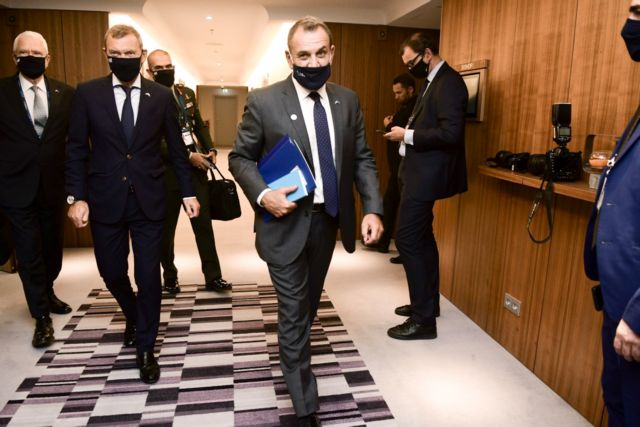 Σύσκεψη για τα ελληνοτουρκικά στο Μαξίμου – Παρόντες Παναγιωτόπουλος και αρχηγοί ΓΕΕΘΑ και ΓΕΝ