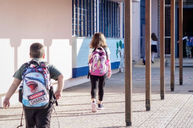 Σχολεία: Βολές Γεννηματά και ΚΚΕ για συνωστισμό στις τάξεις και υγειονομικά πρωτόκολλα | tanea.gr