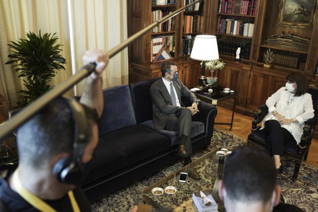 Συνάντηση Μητσοτάκη – Σακελλαροπούλου: Τι είπαν για Καστελόριζο, Μόρια και κοροναϊό