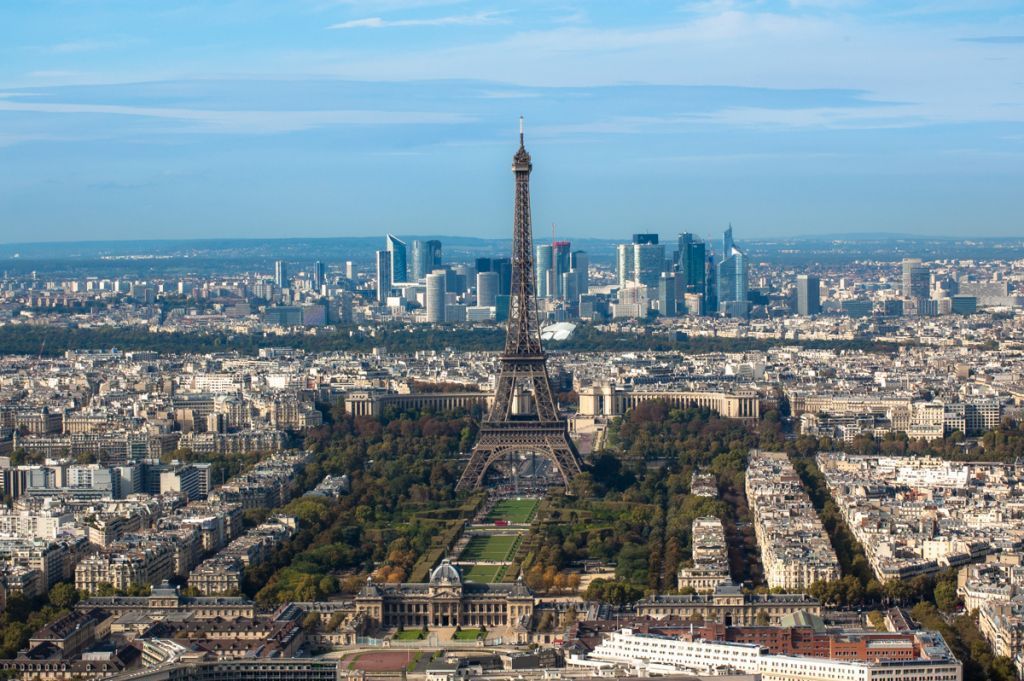 Παρίσι: Μαχητικό αεροσκάφος έσπασε το φράγμα του ήχου και «τάραξε» την πόλη