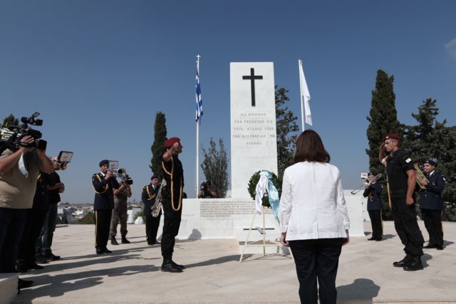 Κύπρος: Η Σακελλαροπούλου στο εργαστήριο της Διερευνητικής Επιτροπής για τους Αγνοουμένους
