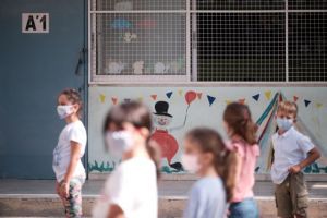 Σχολεία: «Άριστα» στους μαθητές για την τήρηση των μέτρων – Παρατράγουδα από γονείς και προμηθευτές μασκών