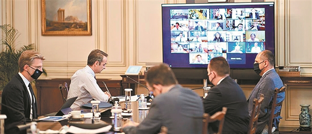 «Κίτρινες κάρτες» σε υπουργούς από Μητσοτάκη