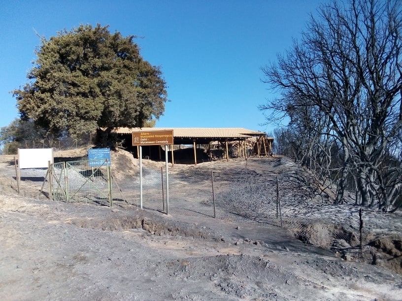 ΥΠΠΟΑ για φωτιά στην Ηλεία: Μικρής έκτασης φθορές σε νεκροταφείο μυκηναϊκών χρόνων