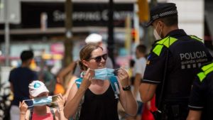 Κι όμως η μάσκα λειτουργεί και ως άτυπο «εμβόλιο» ισχυρίζονται Αμερικανοί επιστήμονες