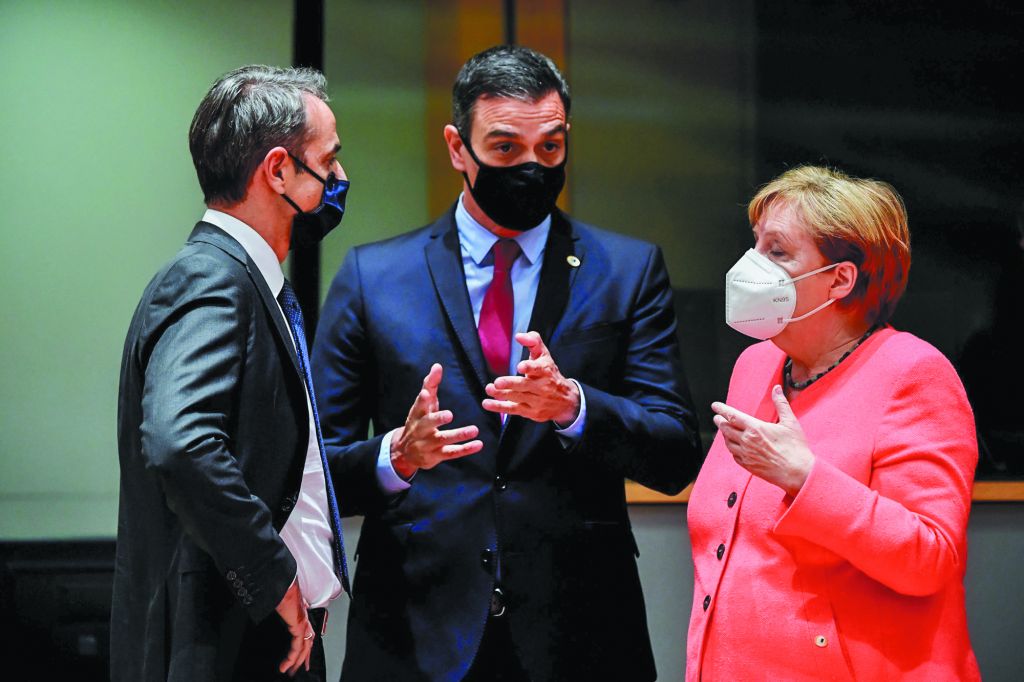 Επιφυλακή σε τρία μέτωπα με το βλέμμα στο ΝΑΤΟ