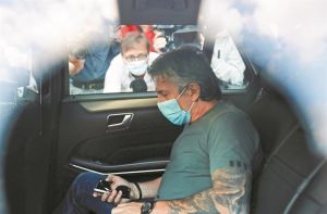 Μέχρι να φύγει… μένει