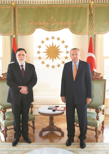 Ξεκρέμαστος ο Ερντογάν όταν φύγει ο Σάρατζ