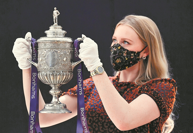 «Προσωπικότητα – σύμβολο»