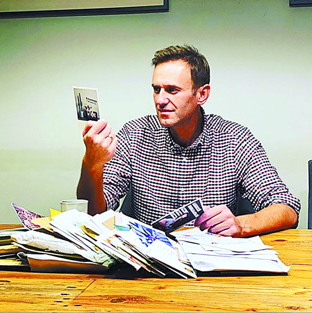 «Δώστε μου πίσω τα ρούχα μου»