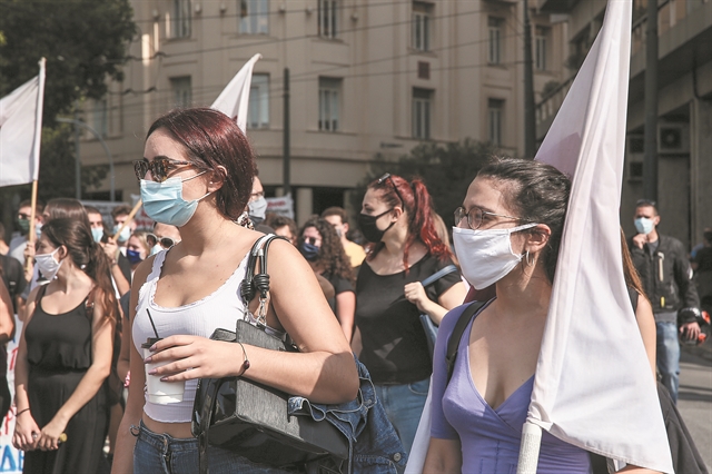 Κλειστά 200 σχολεία ενώ υπολειτουργούν άλλα 100