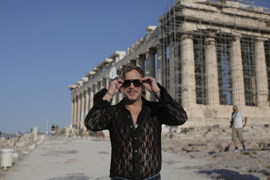 Μίκι Ρούρκ: Την Ακρόπολη επισκέφθηκε ο χολιγουντιανός σταρ