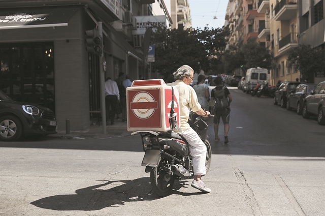 Ντελιβεράδες ετών… 60 στην πόρτα μας